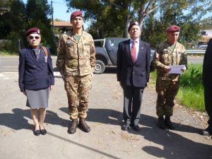 Tarquinia - Da sinistra, Ledda, Gagliardi, Ciurluini e Scardaccione che legge la oreghiera del paracadutista