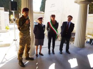 La cerimonia per ricordare i paracadutisti 