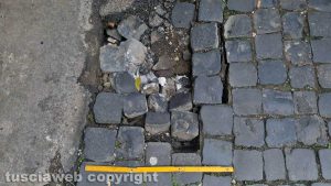 Viterbo - Buca in via Cacciamele