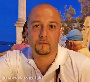 Viterbo - Gino Anziani proprietario del negozio di articoli per animali da compagnia Uniko Pet