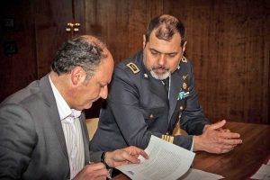 La firma della convenzione tra polizia provinciale e aeronautica militare