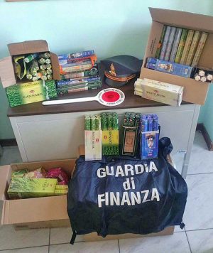 Viterbo - I bastoncini d'incenso sequestrati dalla finanza 