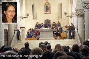 Femminicidio-suicidio a Orte - La veglia nella chiesa di santa Maria assunta a Vasanello - Nel riquadro Silvia Tabacchi