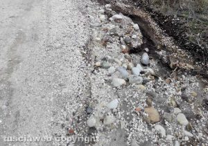 Viterbo - Voragini e buche su strada Salemme