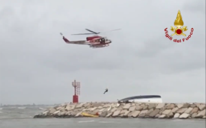 Rimini - Naufragio imbarcazione - L'intervento dei vigili del fuoco