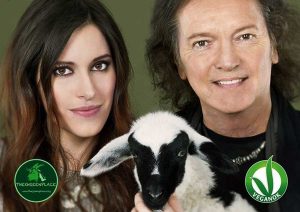 L'agnellina Cesarina con Red Canzian dei Pooh e sua figlia Chiara