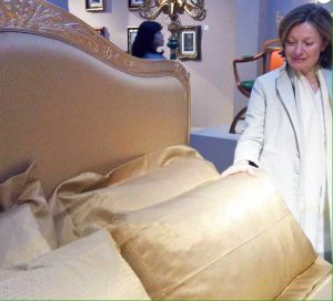 Milano - Le lenzuola esposte al Salone del mobile
