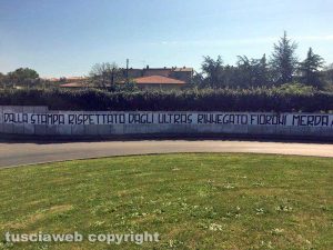 Viterbo - Lo striscione d'insulti contro Fioroni