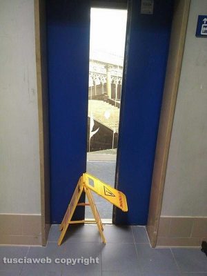 Viterbo - Ascensore rotto all'ospedale Belcolle
