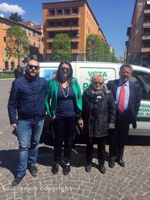 Gazebo in piazza dei Caduti per Renzi 