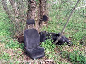 Set completo di sedili auto alla riserva naturale Lago di Vico