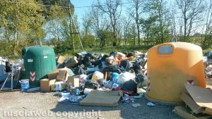 Viterbo - Discarica abusiva in strada Ferento