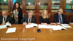 Viterbo - La firma in prefettura del protocollo sulle discoteche