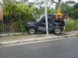 Civitavecchia - Auto fuori strada