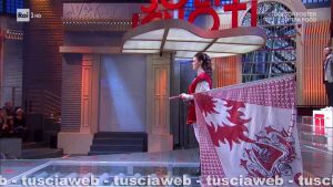 La sbandieratrice del Pilastro Elisa Satriani su Rai 1 ai "Soliti ignoti"