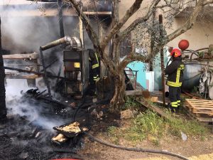 Tobia - Incendio in falegnameria - Intervento dei vigili del fuoco