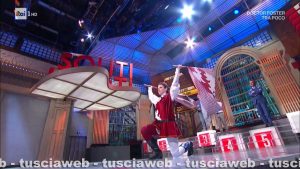 La sbandieratrice del Pilastro Elisa Satriani su Rai 1 ai "Soliti ignoti"