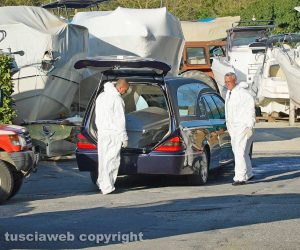 Ronciglione - Cadavere emerge dal lago di Vico - Le operazioni di recupero