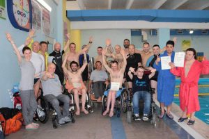 Sport - Immersioni in piscina per i ragazzi di Sorrisi che nuotano e ViterSport