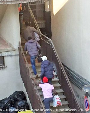 Viterbo - Migranti in arrivo al Balletti Palace