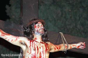 Pasqua - Viterbo – La processione del Cristo morto - La rappresentazione della crocifissione