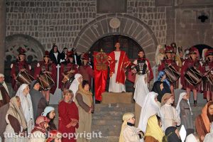 Pasqua - Viterbo – La processione del Cristo morto - La rappresentazione della crocifissione