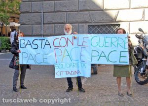Viterbo - La manifestazione per la pace a piazza della Repubblica