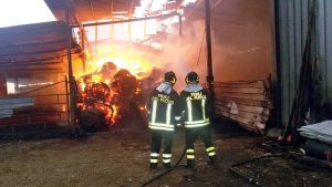 Incendio balle di fieno