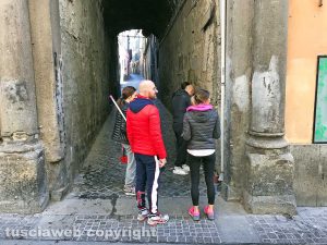 Viterbo - Centro storico - Le associazioni Viterbo clean up e Facciamo centro puliscono corso Italia