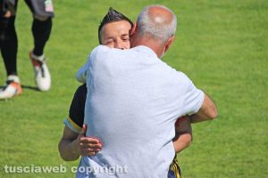 Sport - Calcio - Viterbese - L'abbraccio tra Neglia e Puccica