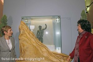 Viterbo - Edith Gabrielli e Ilaria Borletti Buitoni scoprono la statua di Veiovis