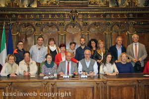 Viterbo - Comune - Consulta volontariato - Foto di gruppo, vecchio e nuovo direttivo
