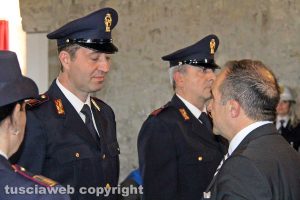 165esimo anniversario della polizia - Il questore di Viterbo Lorenzo Suraci premia i poliziotti