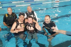 Sport - Immersioni in piscina per i ragazzi di Sorrisi che nuotano e ViterSport