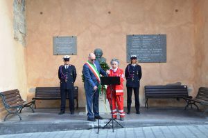 Tarquinia - Il sindaco Mazzola al monumento dedicato a Domenico Emanuelli