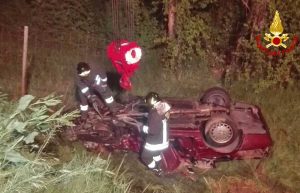 Venezia - Incidente stradale - L'intervento dei vigili del fuoco