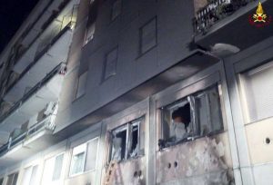 Roma - Vigili del fuoco - Incendio in un pub