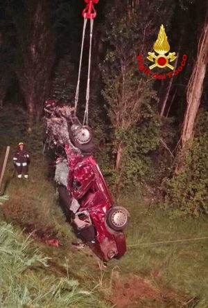Venezia - Incidente stradale - L'intervento dei vigili del fuoco