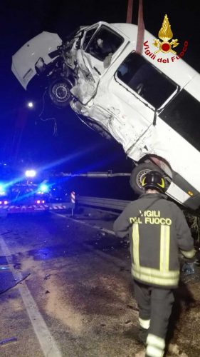 Venezia - Incidente stradale - L'intervento dei vigili del fuoco