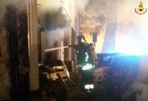 Roma - Vigili del fuoco - Incendio in un pub