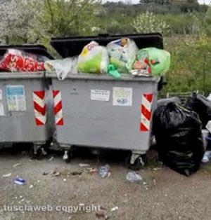 Viterbo - Rifiuti in strada S. Cataldo