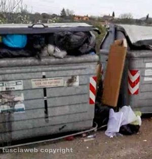 Viterbo - Rifiuti in strada S. Cataldo