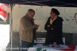 Viterbo - Pd - Fioroni al gazebo di piazza dei Caduti