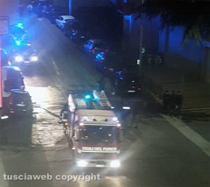 Viterbo - Auto in fiamme in via Monte Bianco.