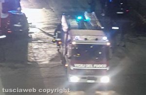 Viterbo - Auto in fiamme in via Monte Bianco.