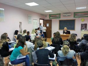 Un momento dell'incontro dello scorso anno con le allieve di Artemisia