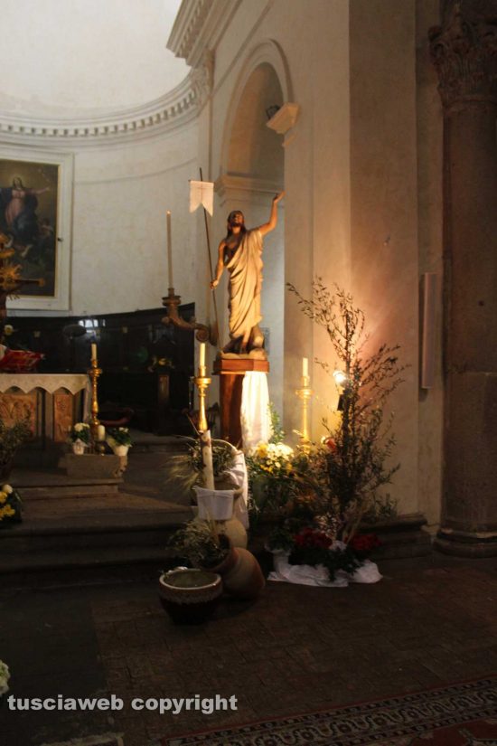 Canepina - L'altare della chiesa collegiata 