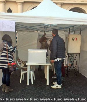 Viterbo - Primarie Pd 2017 - I seggi a piazza Verdi