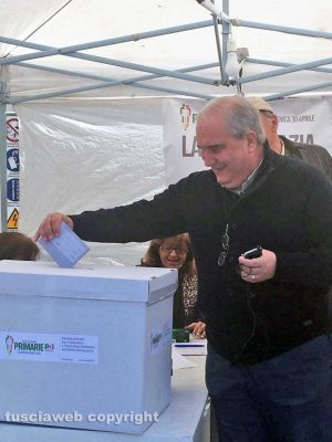 Viterbo - Primarie Pd - Fioroni al seggio