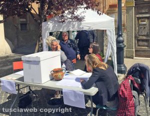 Viterbo - Primarie Pd - Il seggio a San Martino al Cimino nel 2017